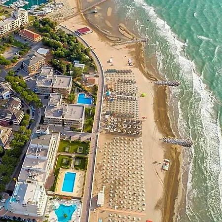 Hotel Spacious And Bright In