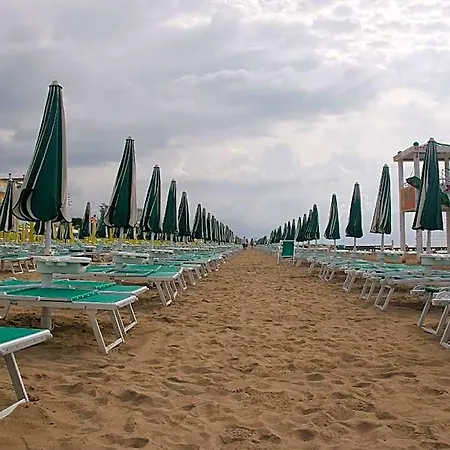 Hotel Spacious And Bright In Bibione